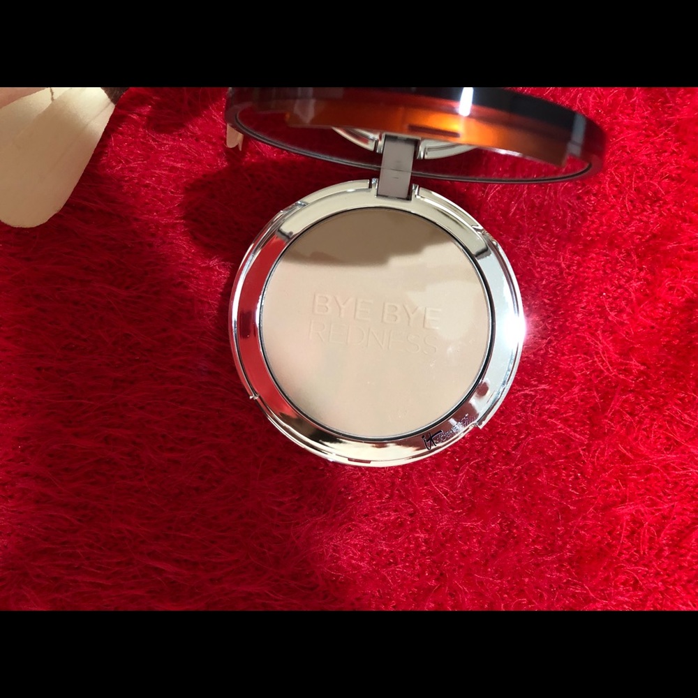 Redness erasing, correcting powder